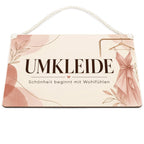 Elegantes Schild für die Umkleide mit Kleiderbügel|p:2020127|h:8ad83bef5685d676902e49bd5a08f24b