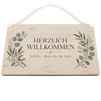Einladendes Holzschild für die Haustür mit Eukalyptuszweigen|p:2020149|h:570a077e6a43628d00983f510cde1001