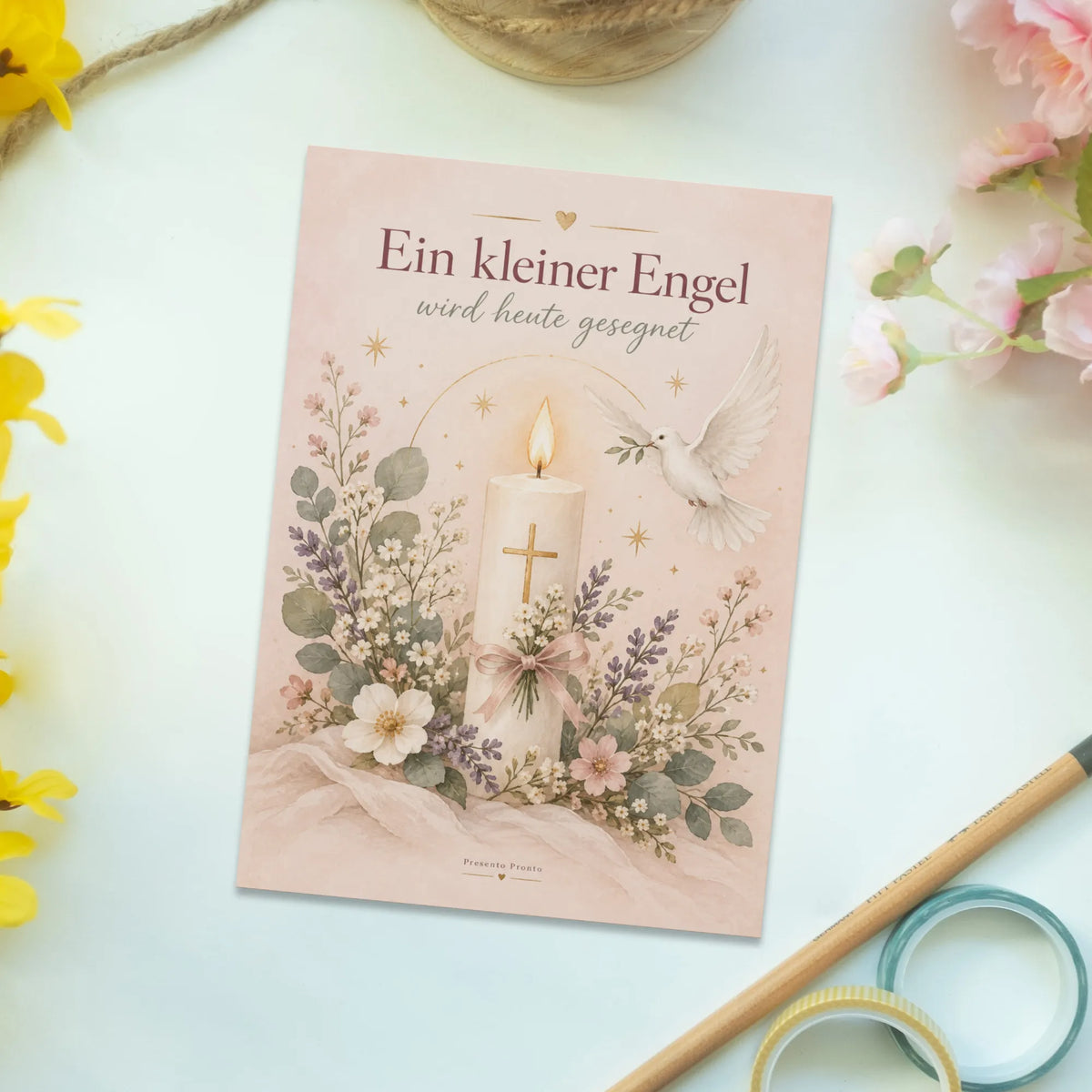 Zarte Grußkarte zur Taufe mit Taufkerze