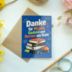 Lustige Grußkarte für Lehrer mit Bücherstapel|p:2020267|h:2b72820145ad9057c977db8e9b80449e