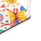 Fröhliches Holzschild für Schulkinder mit Schulrucksack|p:2020329|h:3821b74b6360cfc677ca7b8dd7a2a950