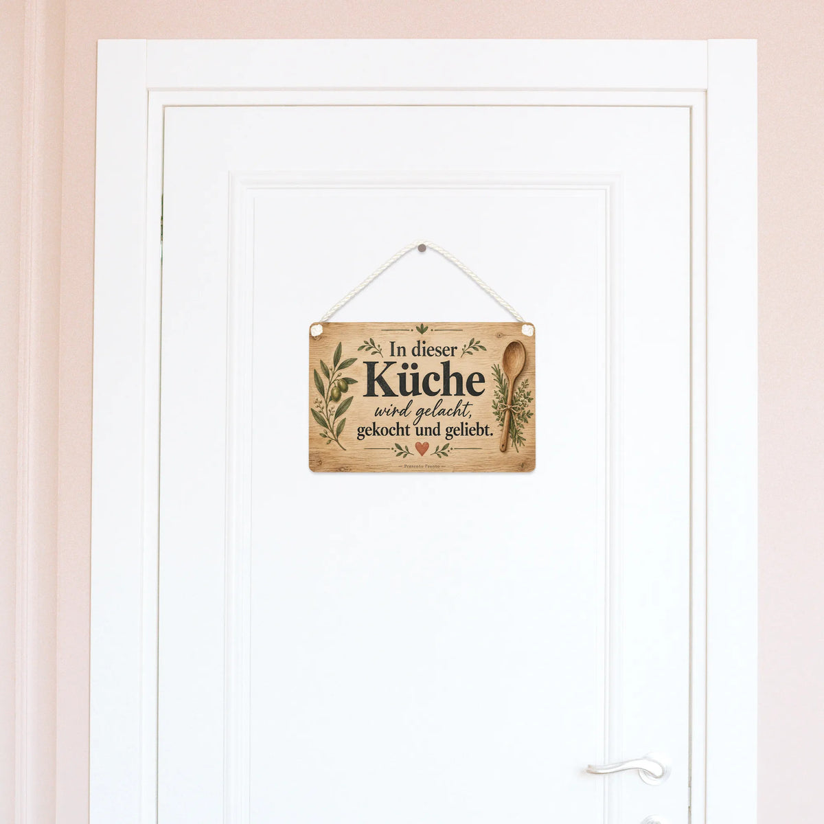 Gemütliches Holzschild für die Küche mit Kochlöffel