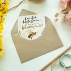 Lustige Geburtstagskarte mit Biene und Honigwabe|p:2020460|h:5299840b3f89f574875078d0a65094a9