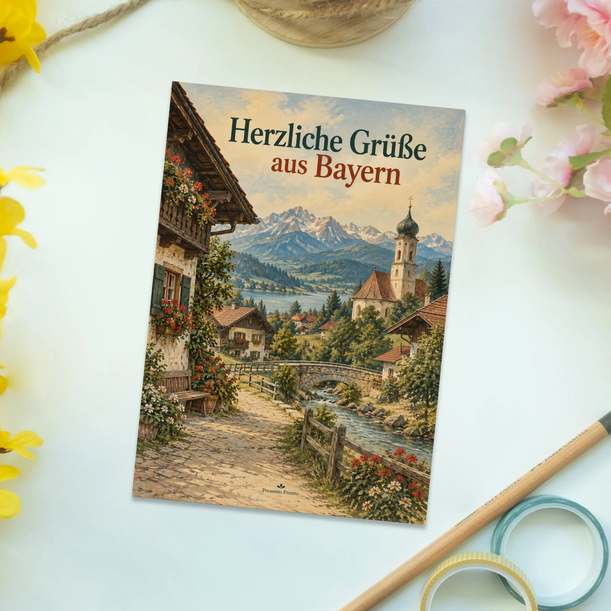 Herzliche Postkarte aus Bayern mit Dorf und Alpen