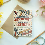 Lustige Geburtstagskarte für Handwerker mit Hammer und Werkzeug|p:2020742|h:3cf535705ec249d0b0236b142f94159e