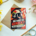 Coole Glückwunschkarte für die Feuerwehr mit Feuerwehrhelm|p:2020894|h:9392467e563b22fbff200f6868a43a31