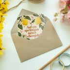 Spritzige Geburtstagskarte mit Zitrone|p:2020959|h:7ad7a0f614674a5fd750a520f55b3134
