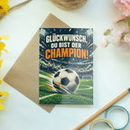 Sportliche Glückwunschkarte für Fußballfans mit Champion-Gruß|p:2021122|h:b551066acd91c410cf2baf929df11bcc