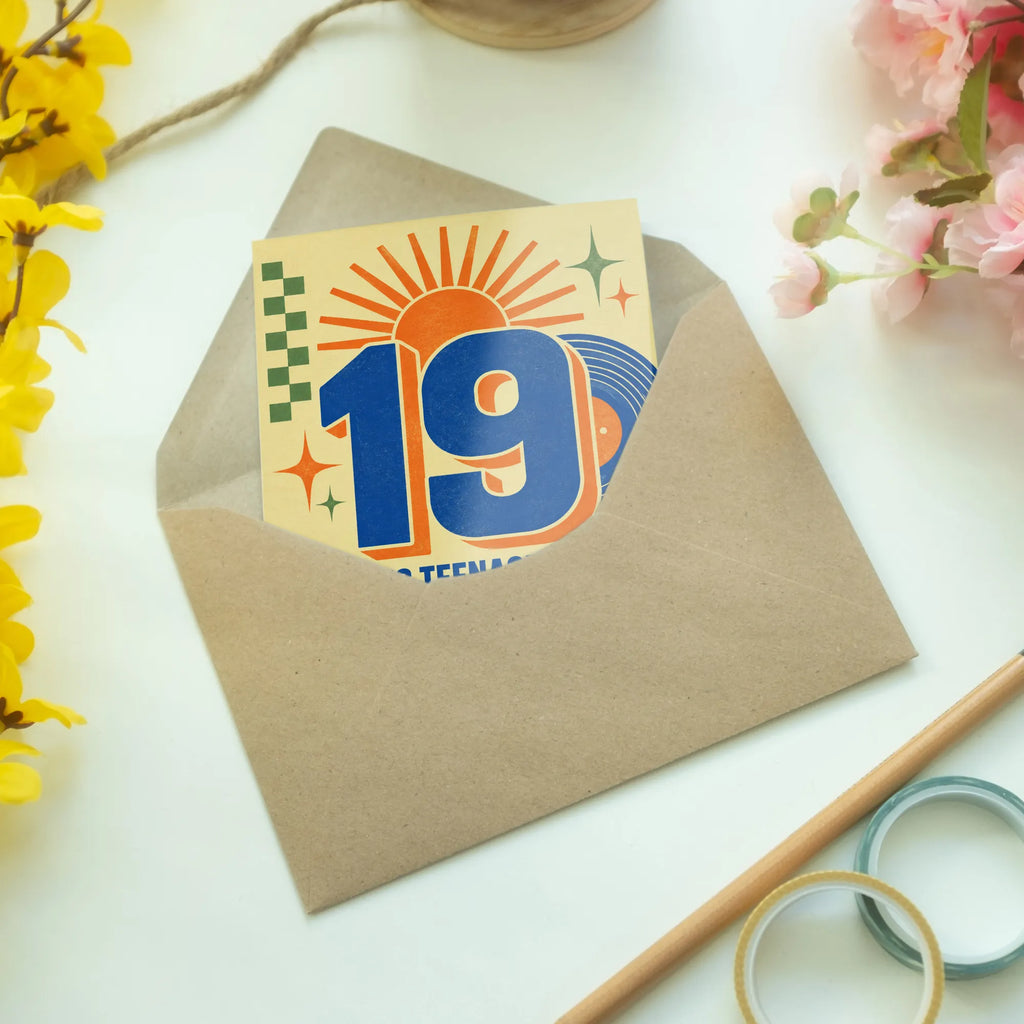 Coole Geburtstagskarte zum 19. Geburtstag mit Zahl 19|p:2021156|h:e1f8eb852d2296e4493447382d384127