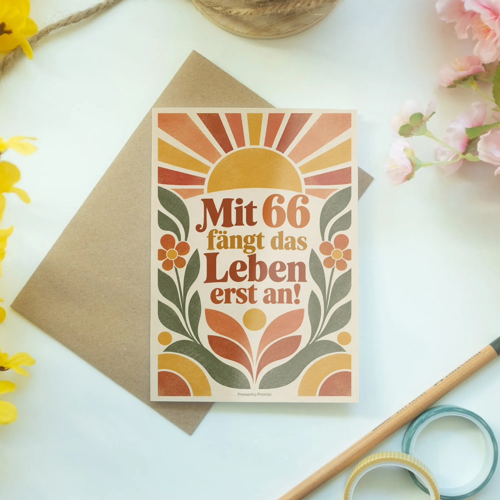 Optimistische Geburtstagskarte zum 66. Geburtstag mit aufgehender Sonne|p:2021189|h:58e0c1b176f24b6c042549160d306341