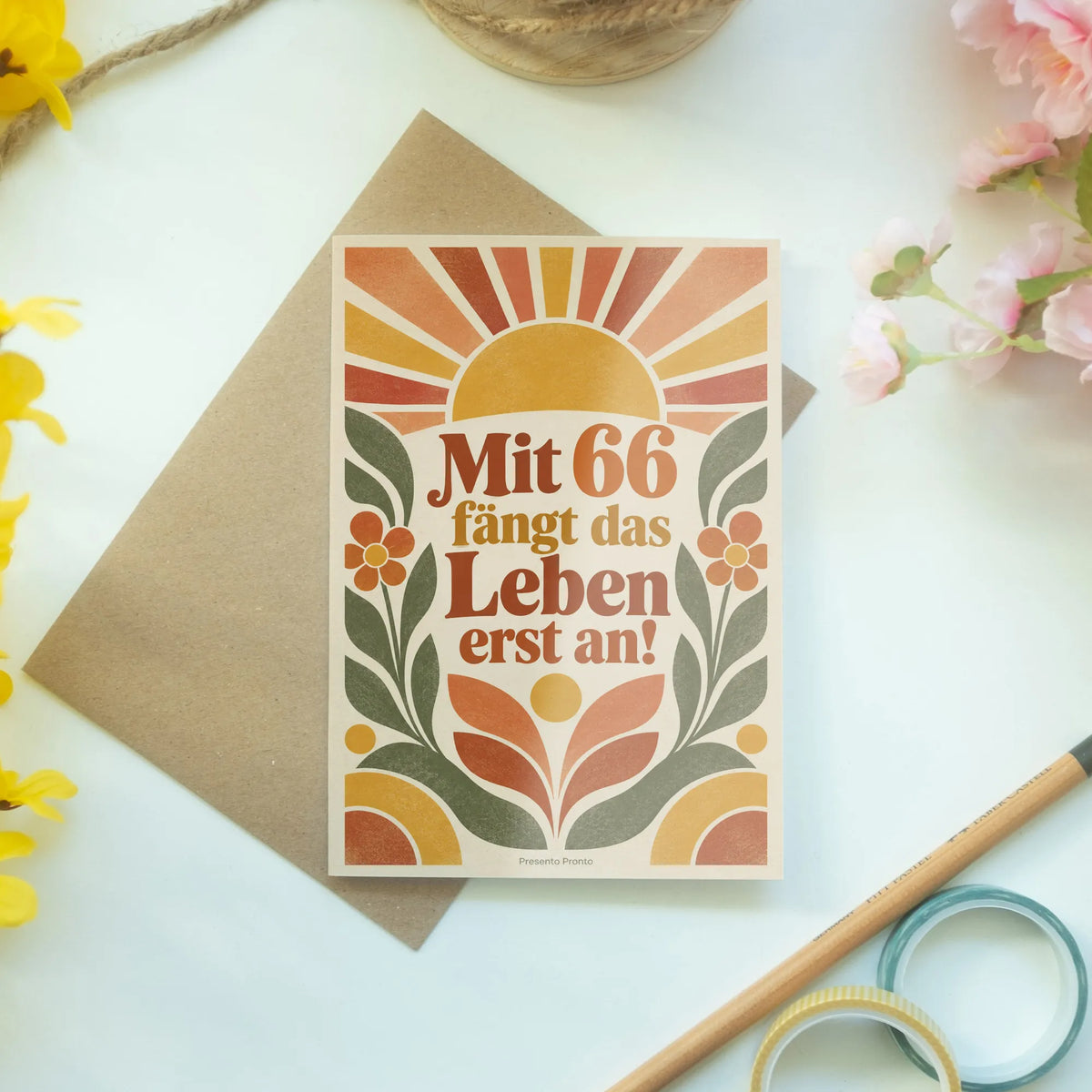 Optimistische Geburtstagskarte zum 66. Geburtstag mit aufgehender Sonne