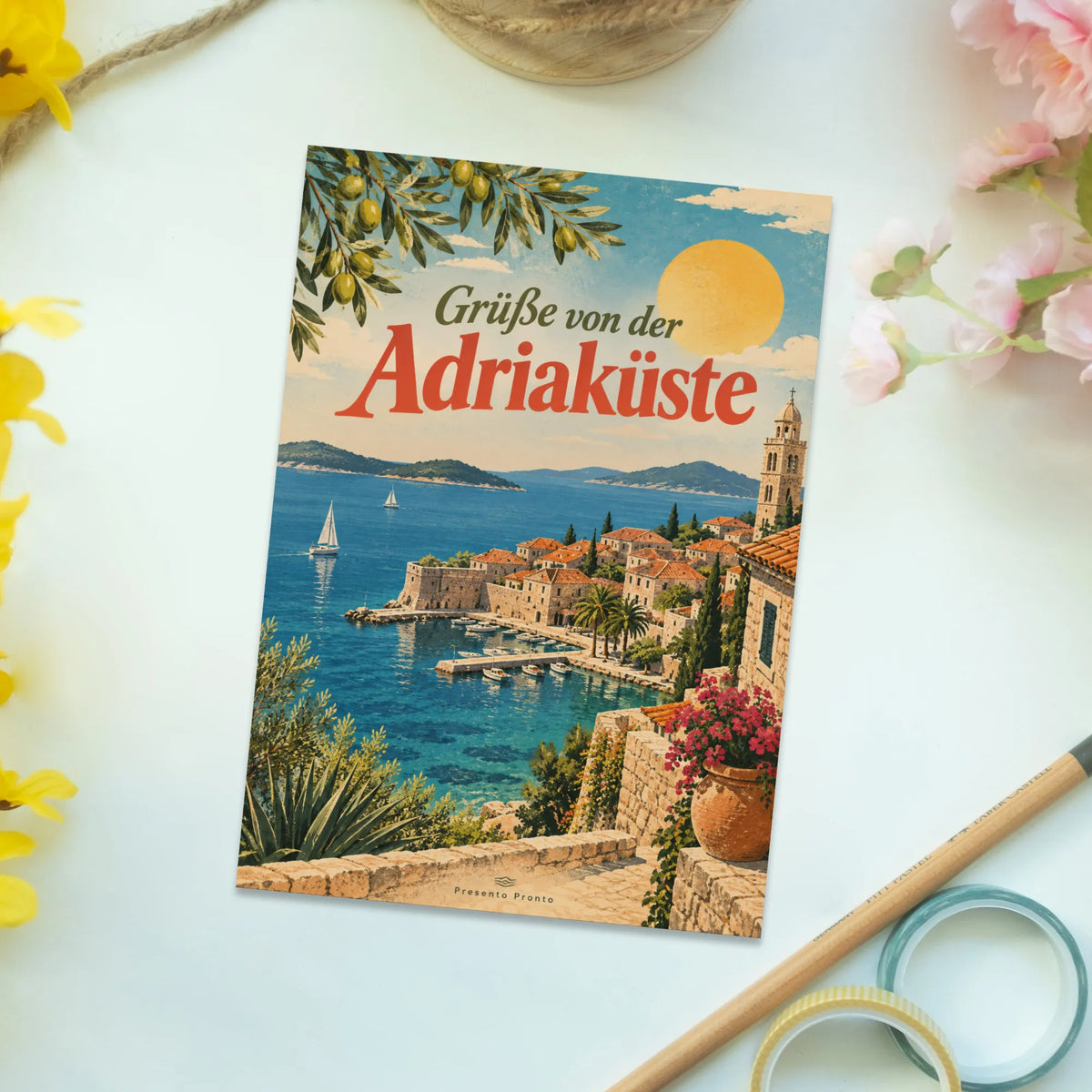 Sonnige Postkarte aus Kroatien mit Adriaküste