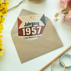 Elegante Geburtstagskarte für den Jahrgang 1957 mit Retro-Sonnenstrahlen|p:2021456|h:131125b17cbd754c76f7ed5f4a3dca6c