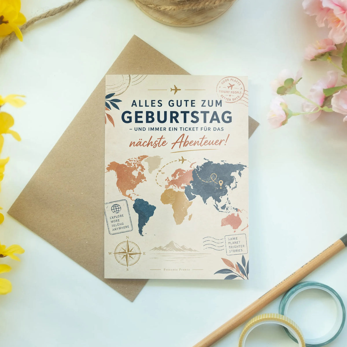 Elegante Geburtstagskarte für Reisende mit Weltkarte