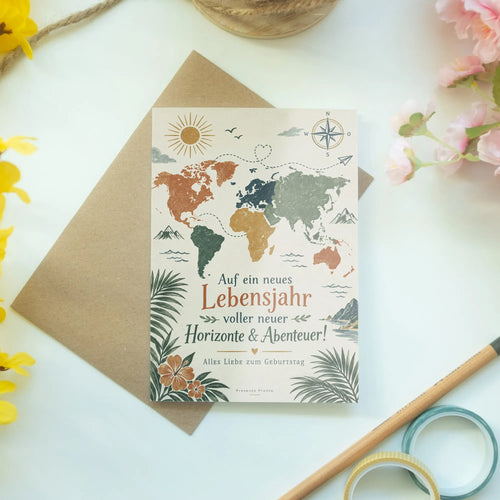 Abenteuerliche Geburtstagskarte für Reisende mit Weltkarte|p:2021725|h:073eeb490540a7af87846471ff506fa1