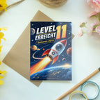 Coole Geburtstagskarte zum 11. Geburtstag für Jahrgang 2015 mit Rakete|p:2021729|h:7700bc6ba8725562b6d3a97befe6c1cd