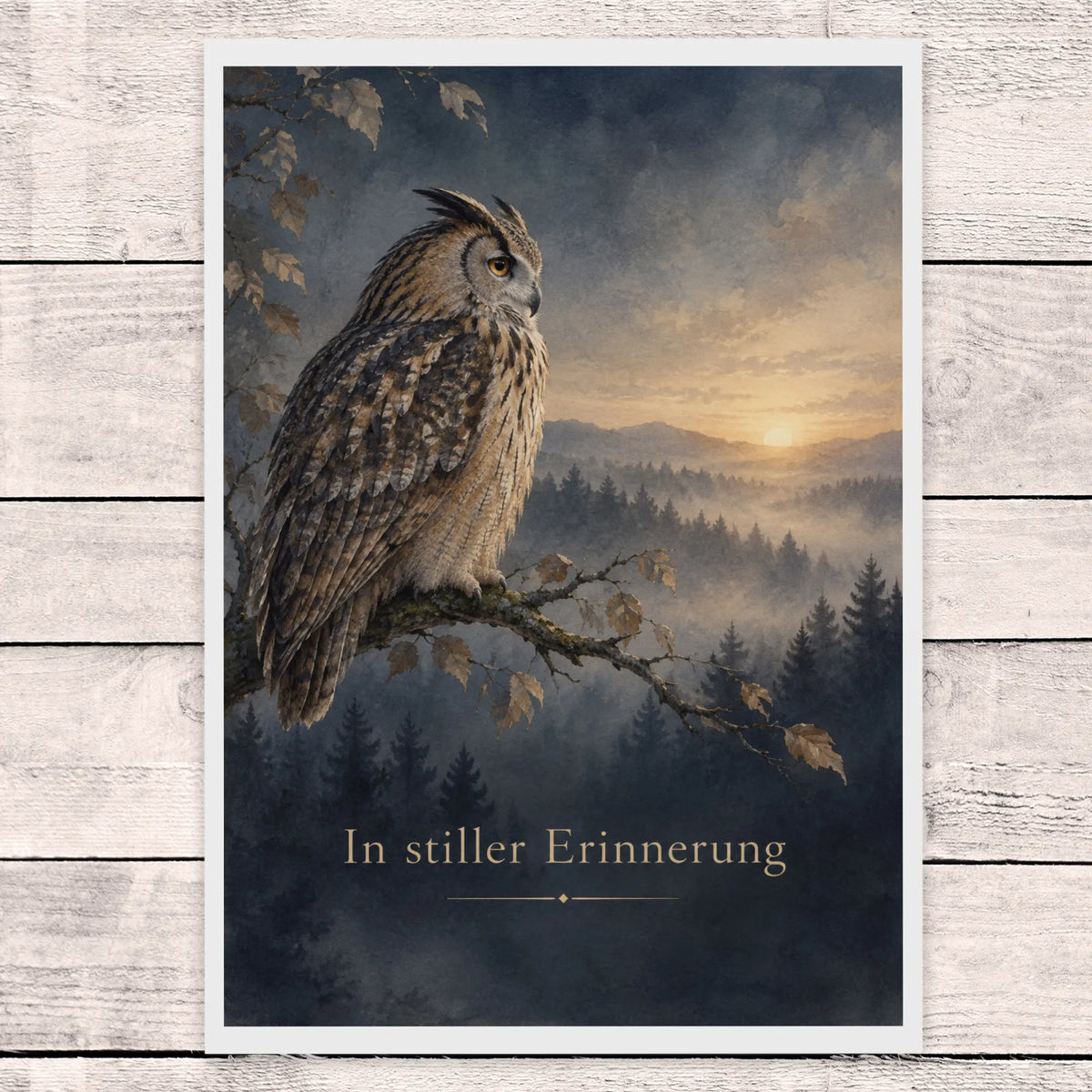 Würdevolle Trauerkarte mit Eule auf Ast