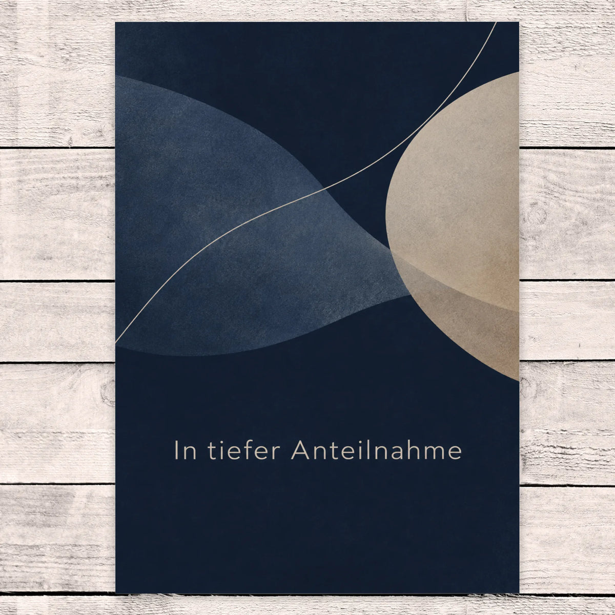 Würdevolle Trauerkarte in tiefer Anteilnahme mit organischen Formen