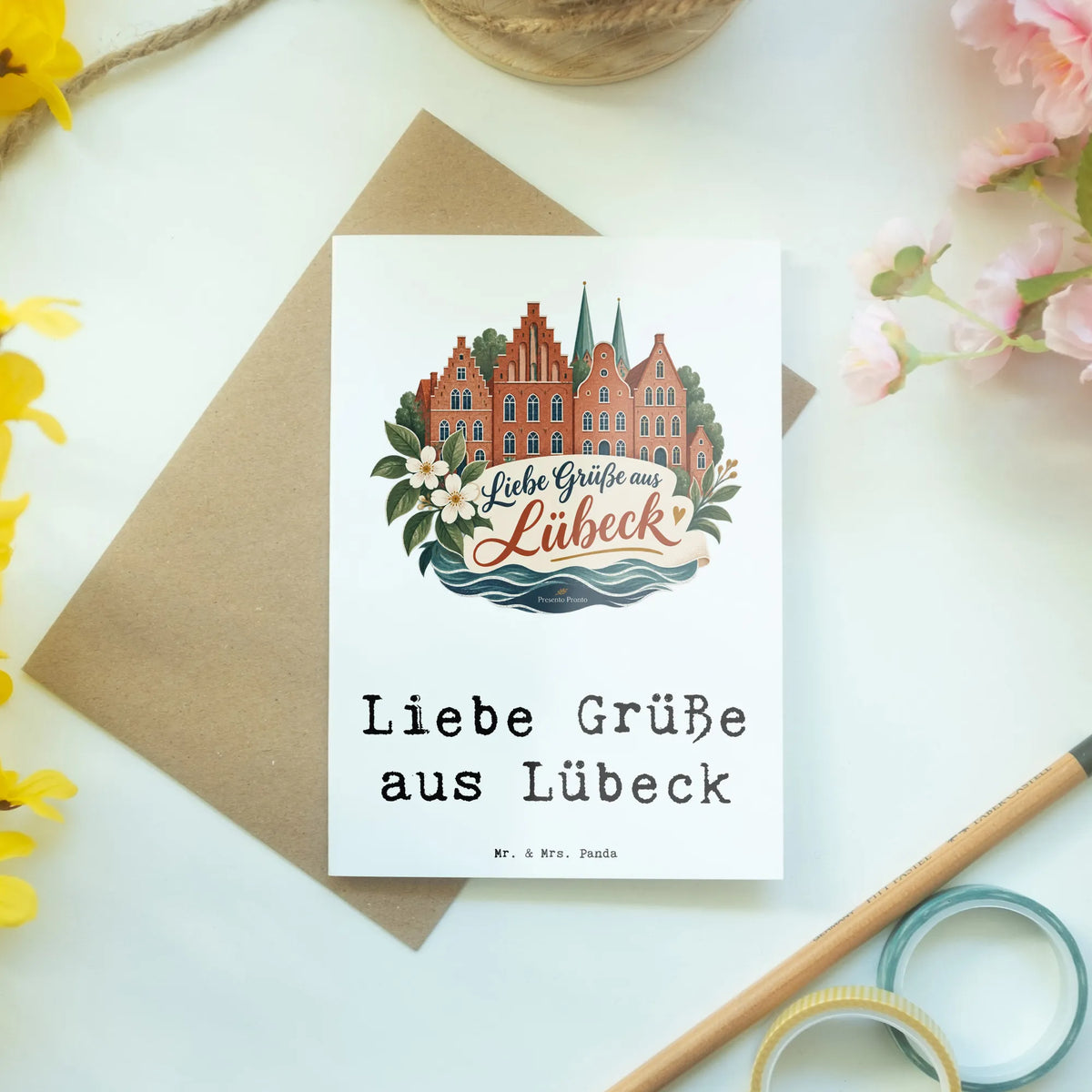 Herzliche Urlaubsgrüße aus Lübeck mit Backsteinhäusern