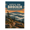 Herzliche Grüße vom Brocken Postkarte mit Kiefernwald