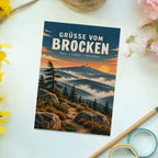 Herzliche Grüße vom Brocken Postkarte mit Kiefernwald|p:2023325|h:dd4e66ecdfd4deb06a964c40b6544941