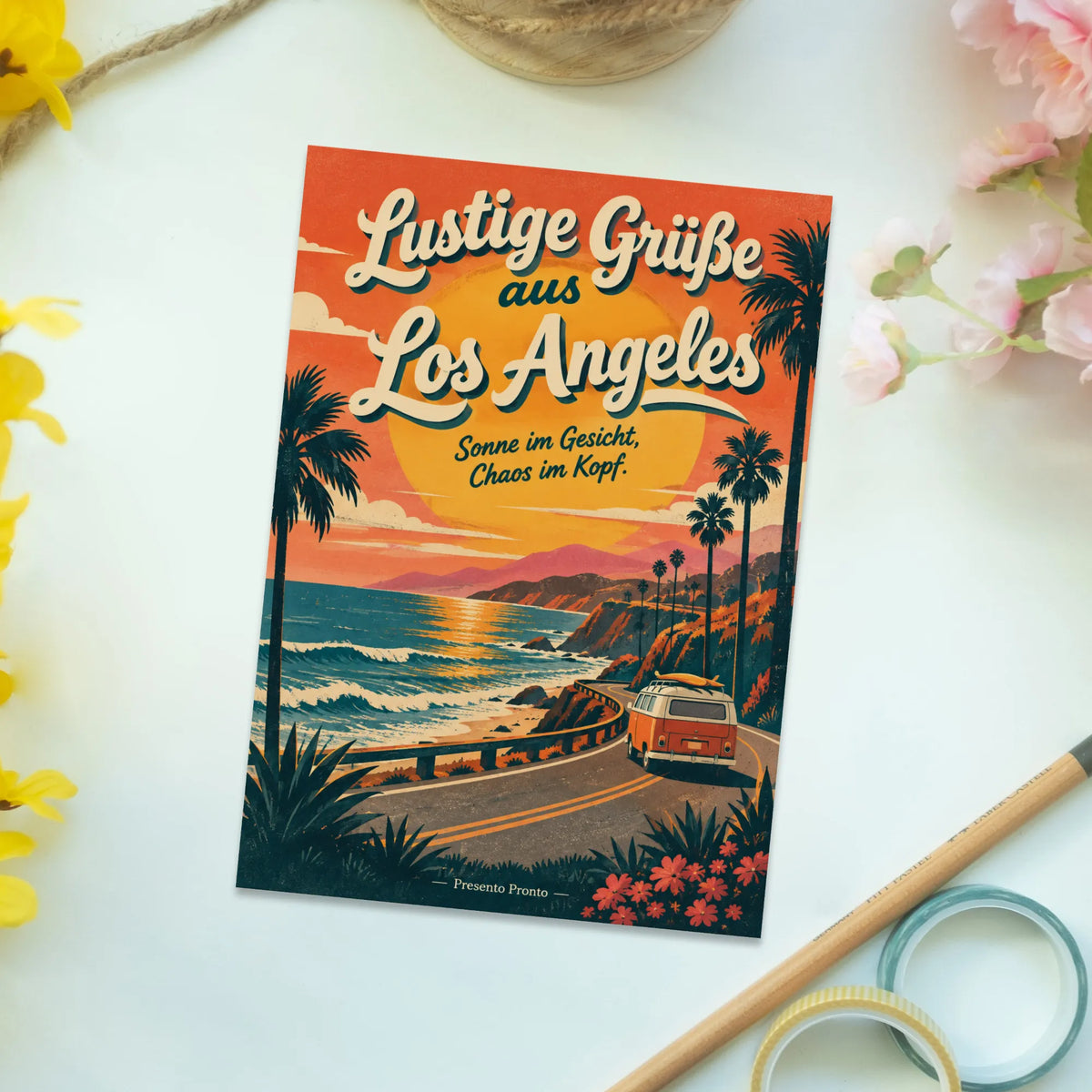 Lustige Grüße aus Los Angeles Postkarte mit Retro Sonnenuntergang