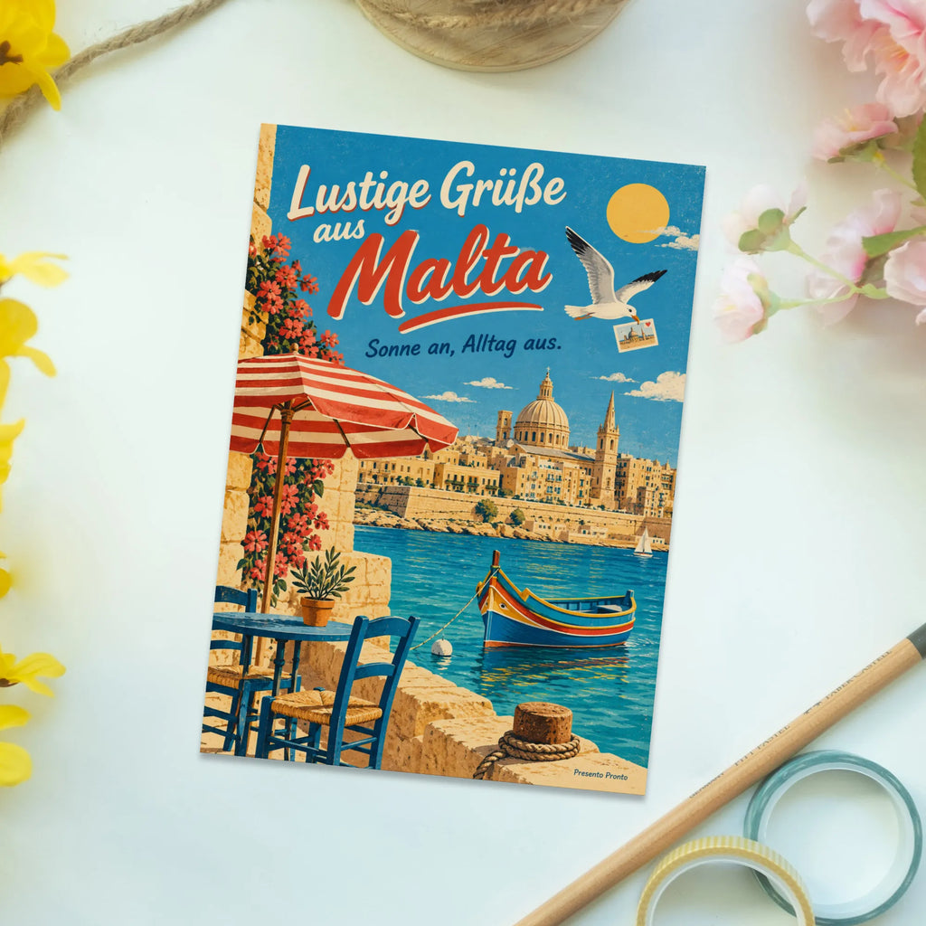 Lustige Grüße aus Malta Postkarte mit Fischerboot|p:2023665|h:17908eb296f77d6f5fe897554b42e537
