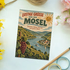 Lustige Grüße von der Mosel Postkarte mit Weinbergen|p:2023671|h:654f4c2a1c4745be5b1d3c58b3cb73bd