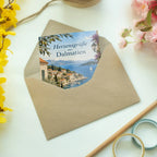 Herzliche Sommergrußkarte aus Dalmatien mit Küstendorf|p:2023836|h:dd27a63598353e442f056f98615994b1