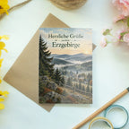 Herzliche Grußkarte aus dem Erzgebirge mit Bergdorf|p:2023924|h:3022dd14ea408c3e765c004fd424af10