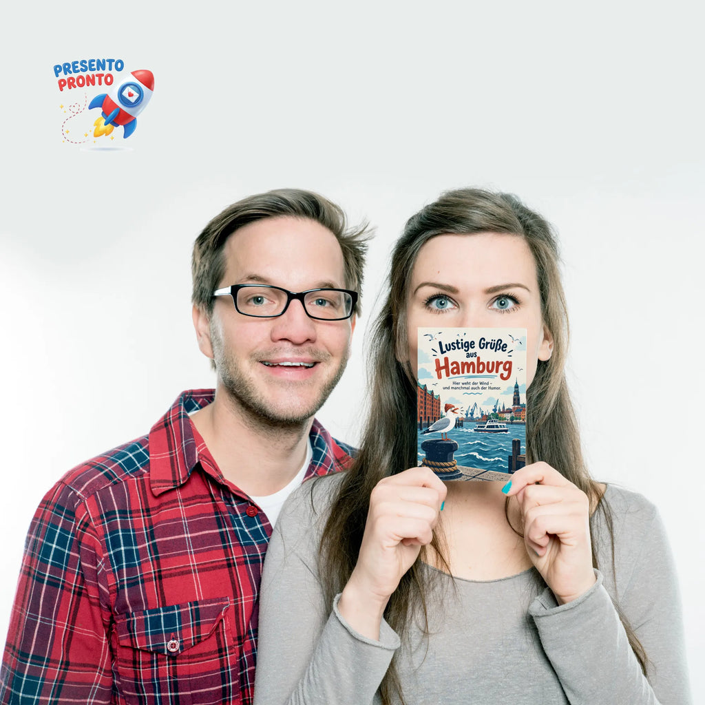 Lustige Postkarte mit Grüßen aus Hamburg und Fähre|p:2024072|h:0092dcef890861ba44bde108bfdc8d5e